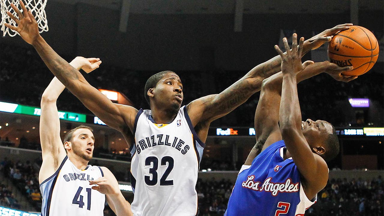 Grizzlies hold on to edge Clippers in physical grind